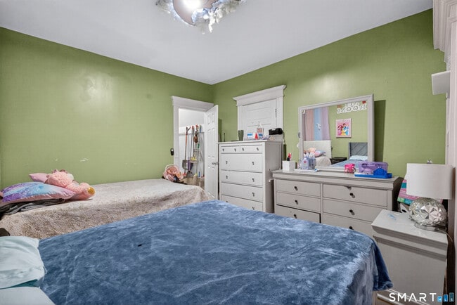 Building Photo - 361 Ridgefield Ave