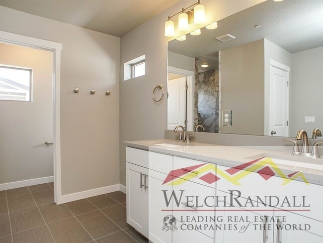 Building Photo - 3 bed 2.5 Bath Single-Family Home in Farmi...