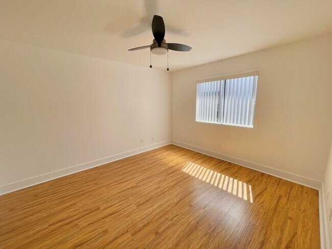 Building Photo - 5440 Carlton Way