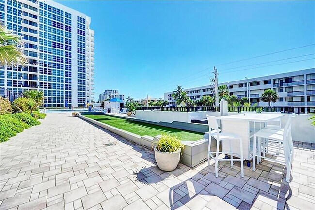 Building Photo - 531 N Ocean Blvd