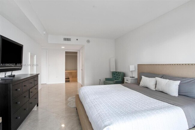 Building Photo - 1830 S Ocean Dr