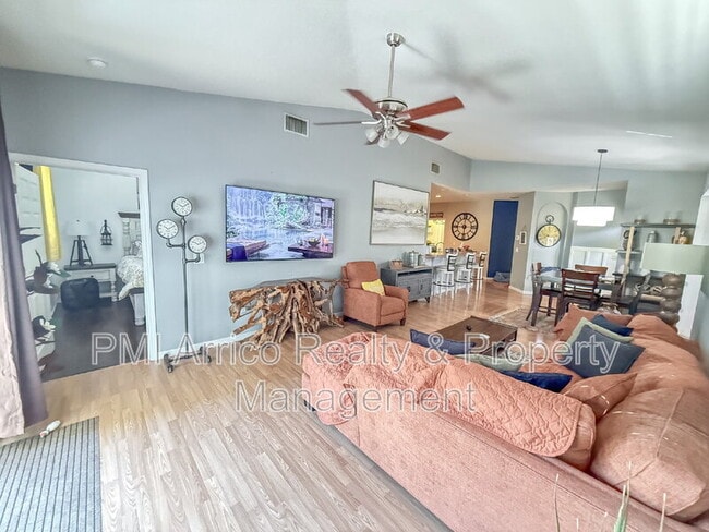 Building Photo - 317 28th St W