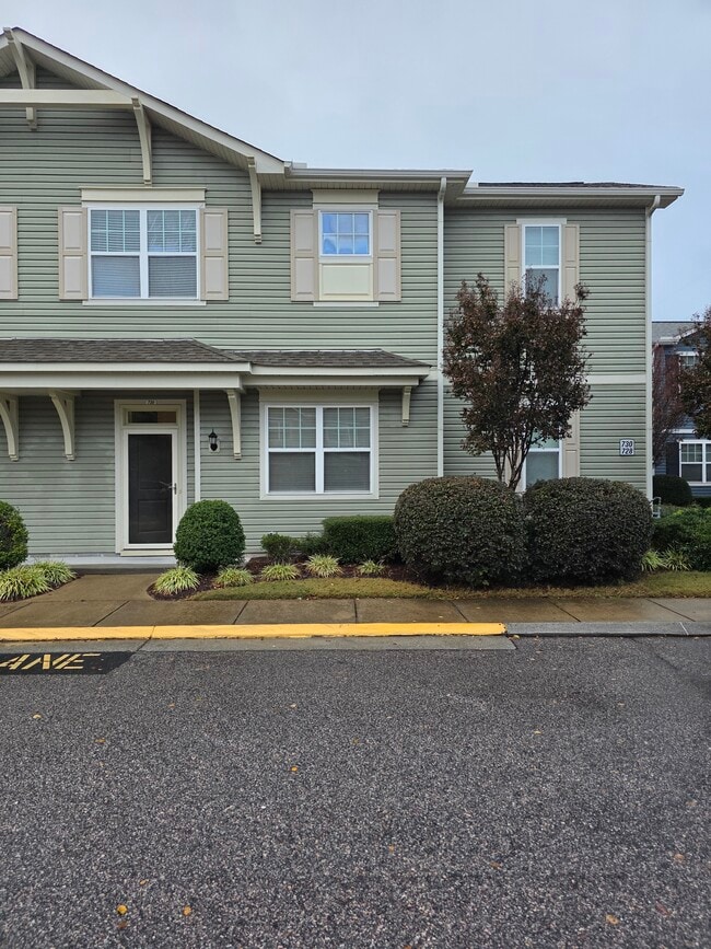 Building Photo - 730 Lacy Oak Dr