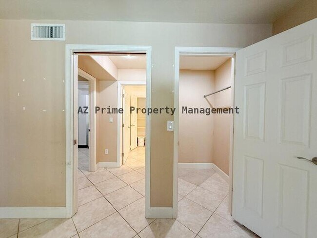 Building Photo - 4642 E Towne Ln