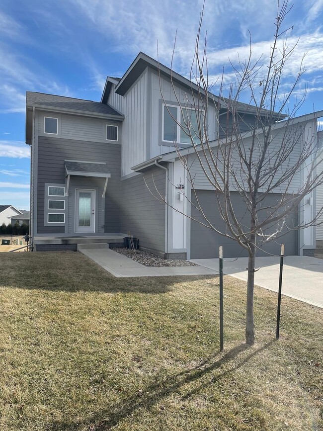 Building Photo - Beautiful newer home in West Des Moines - Waukee School Dist!