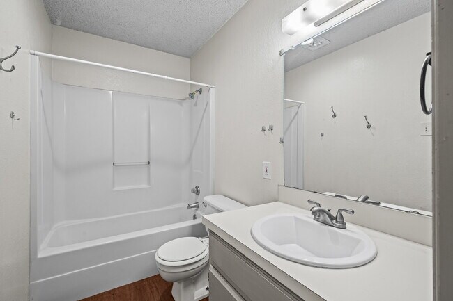 Building Photo - Half off first full months rent/Convenient to SPC/Tech and Med Community