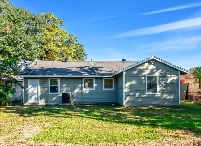 Building Photo - 3122 Nita St