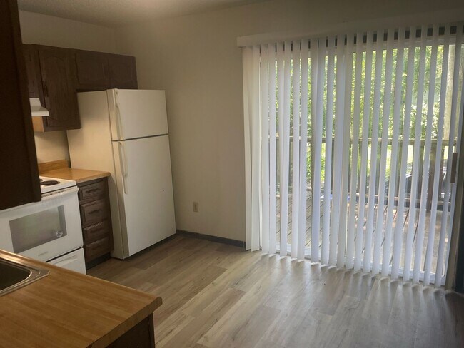 Building Photo - 735/737 Rundell