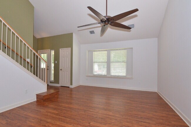 Building Photo - Beautiful Corner Lot Home in Plum Creek
