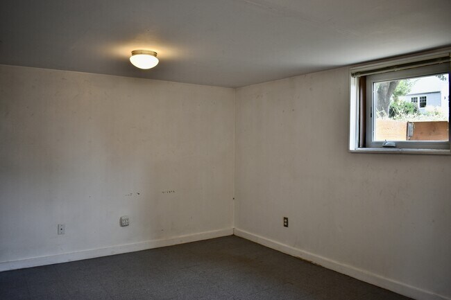 Building Photo - 229 Cherry St