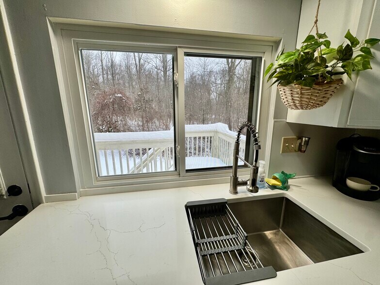 Building Photo - 300 Brittany Farms Rd