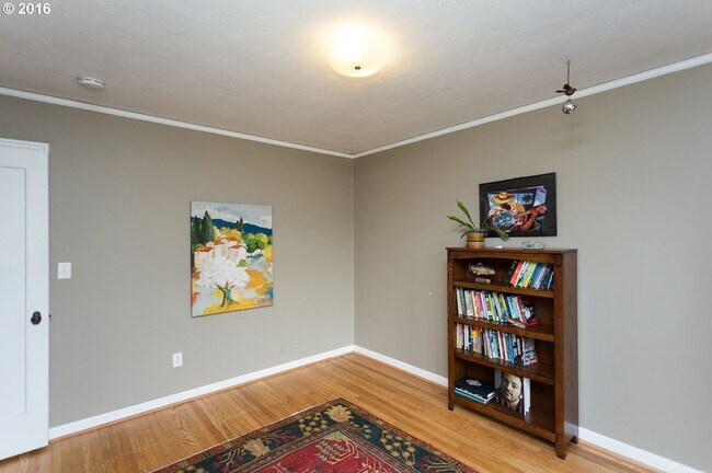 Building Photo - Coming Soon Sellwood-Moreland Two story, 3...