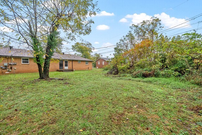 Building Photo - 114 Tandy Dr