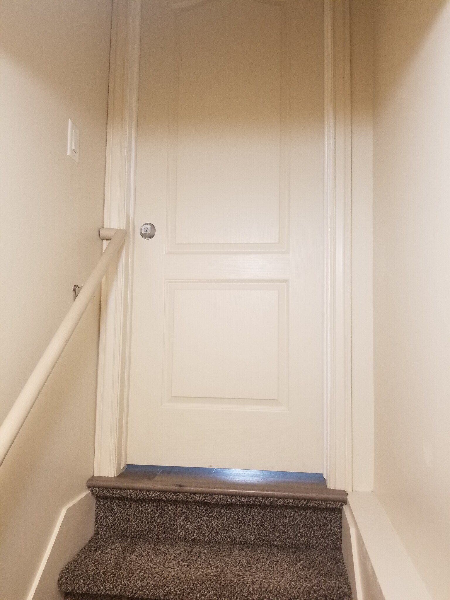 Stairwell 3 - 39 N Archmore St