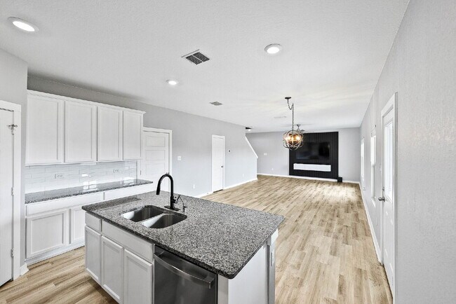 Building Photo - 4 Bedroom Corner Lot Rental with Spacious ...