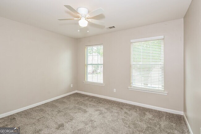 Building Photo - 147 Hidden Lake Cir