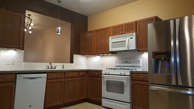 KITCHEN * Eat-in kitchen overlooking private back patio & yard. * Very nice granite Countertops * N - 23631 Twisting Falls Drive