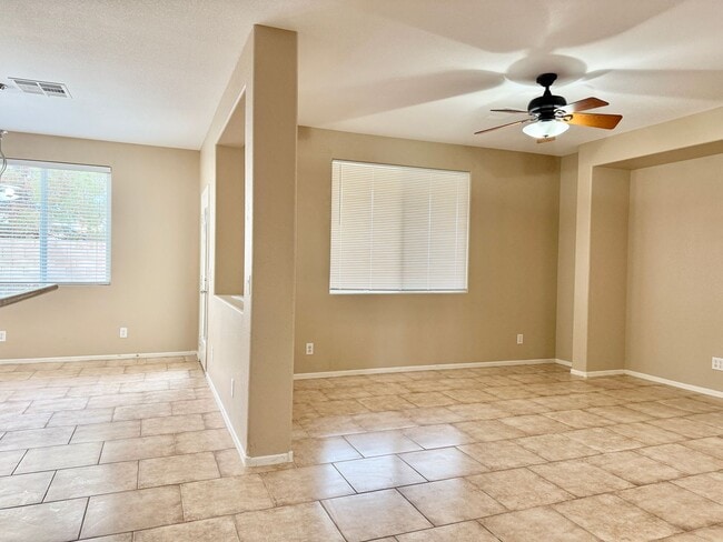 Building Photo - Spacious Living, Granite Counters, Great Location!