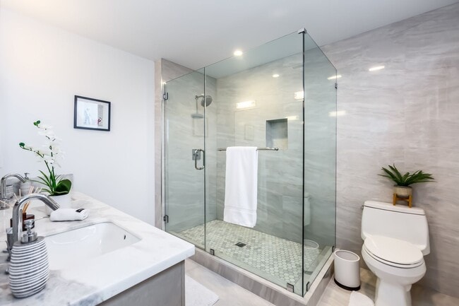 Building Photo - Stunning home in Studio City!