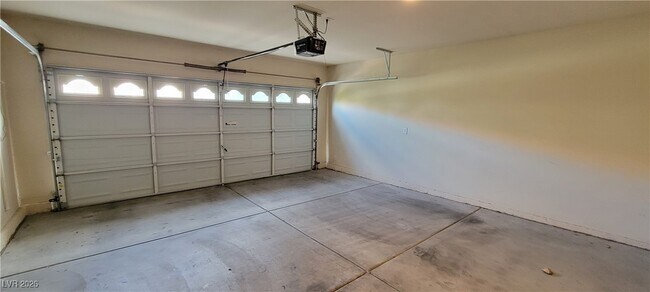 Building Photo - 10585 Medicine Bow St