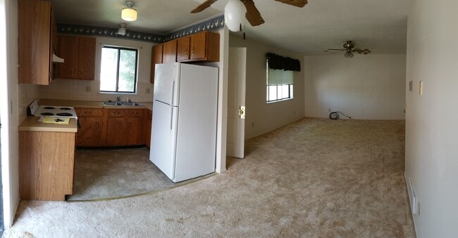 Building Photo - 3 Bed, 1 Bath Home on Corner Lot with Nice...
