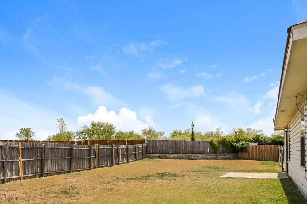 Building Photo - 1520 Castle Ridge Rd