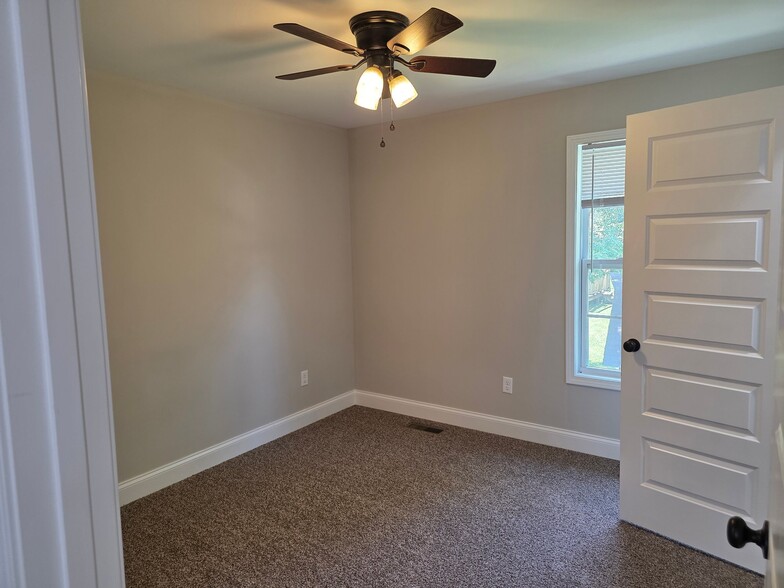 Building Photo - 103 Townview Dr