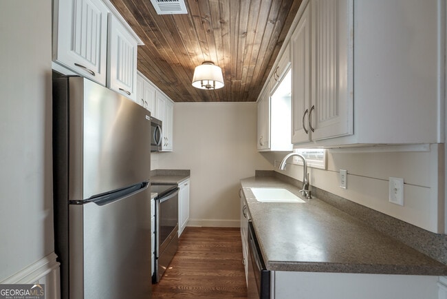 Building Photo - 384 Arrowhead Trail NE