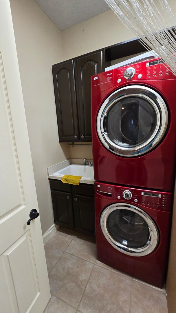 Building Photo - Stunning 3 Bedroom, 3 Bath Home – 2,500 sq/ft – Oversized Garages & Modern Upgrades