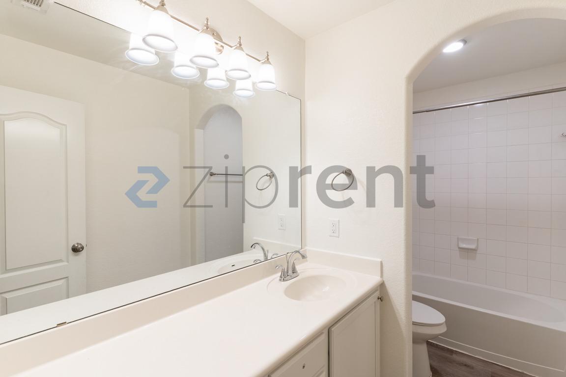 Building Photo - 232 Strawberry Blonde Dr