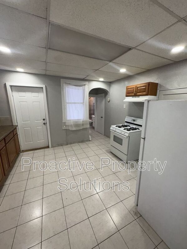 Building Photo - 534 Cherry St