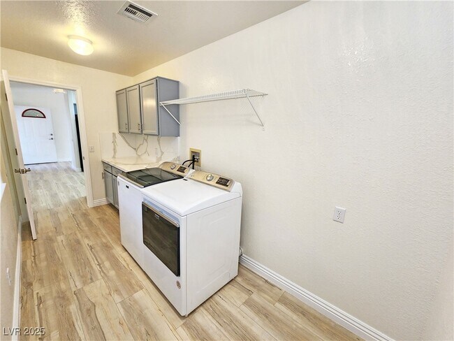 Building Photo - 3741 Malibou Ave