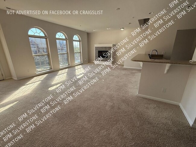 Building Photo - 3255 Camden Dr