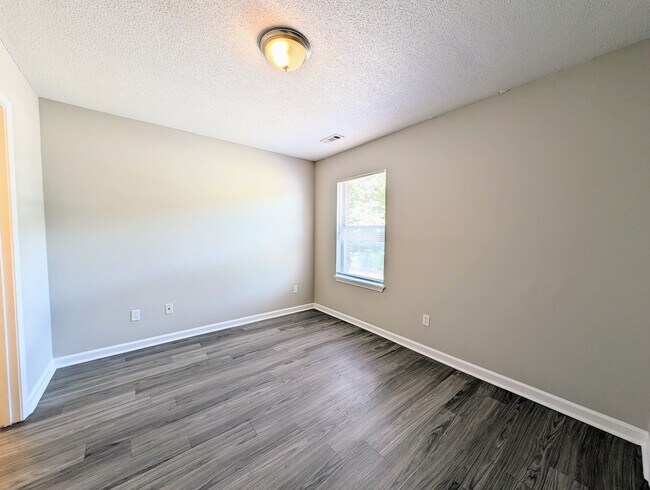 Building Photo - 1917 Tischer Rd