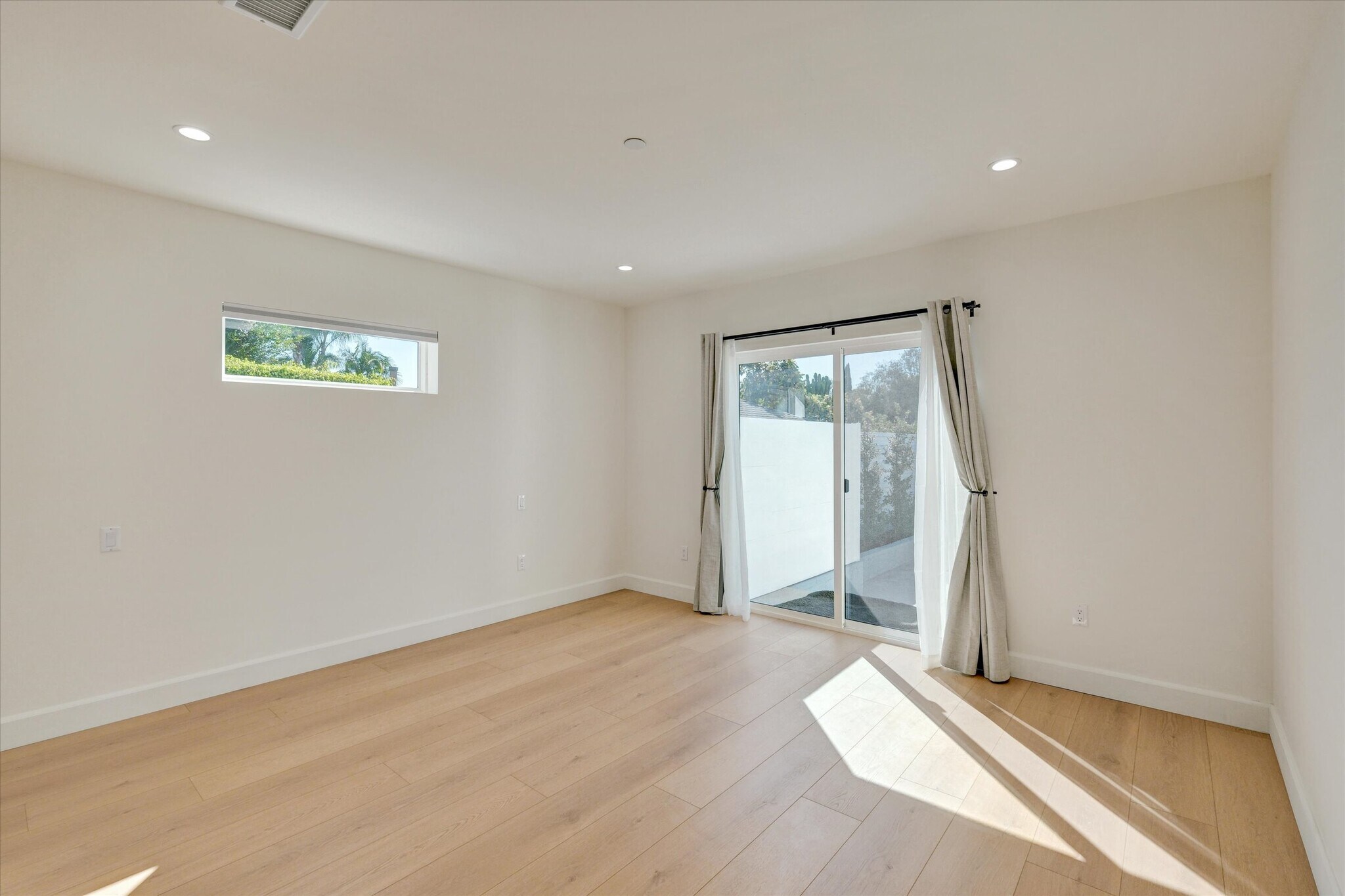 Building Photo - 5348 Thornburn St