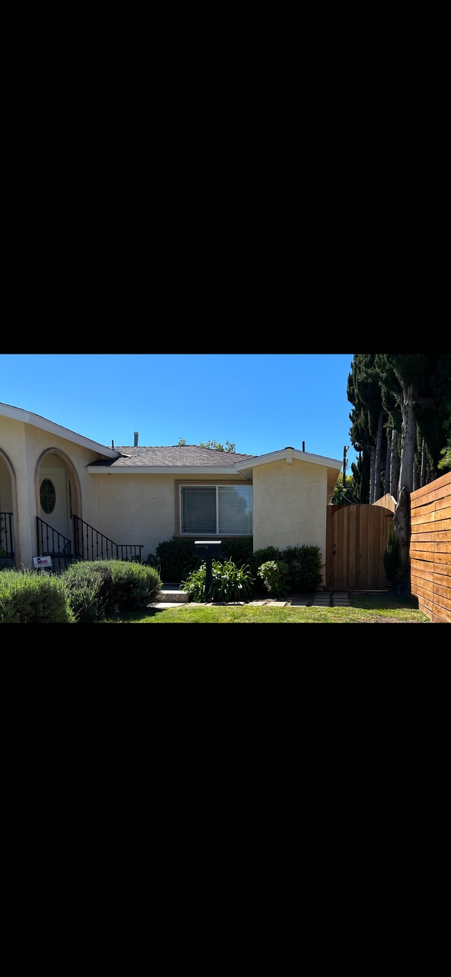 Building Photo - 2735 Overland Ave