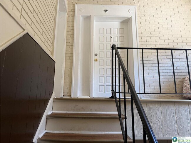 Building Photo - 1201 E 4th St