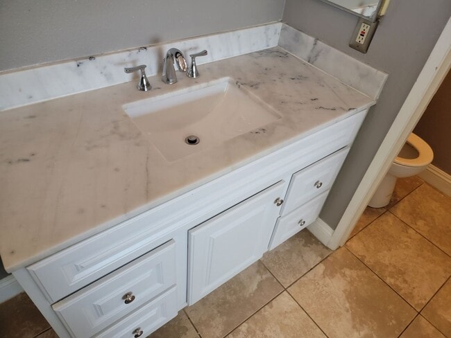 Building Photo - Fontana Two Story