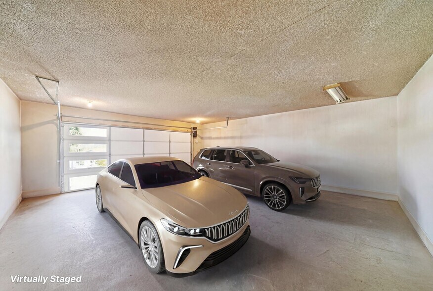 Building Photo - 1500 Country Club Dr