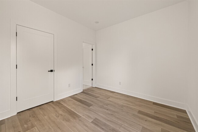 Building Photo - 2475 Carmel St