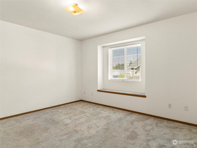 Building Photo - 2411 Conger Ave NW