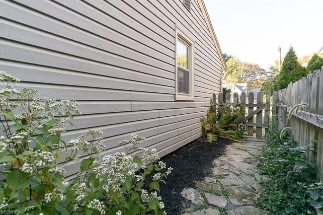 Building Photo - 31011 Carlton Dr