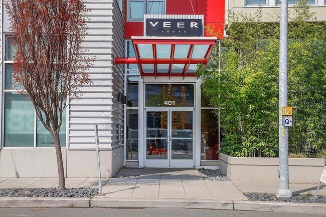 Building Photo - 401 9th Ave N