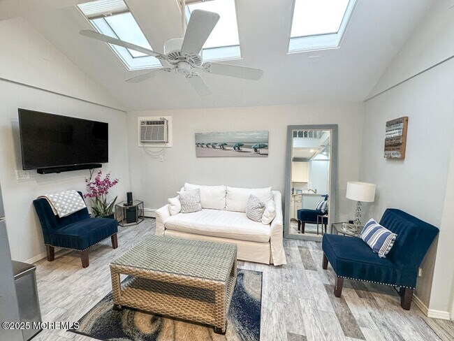 Primary Photo - 170 1st Ave