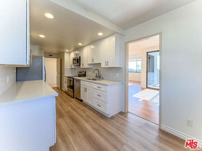 Building Photo - 1118 3rd St