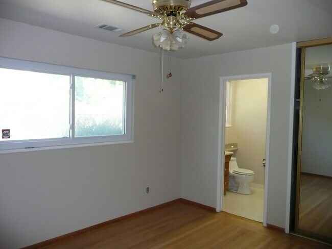 Master bedroom with bath room - 3882 Yale Way