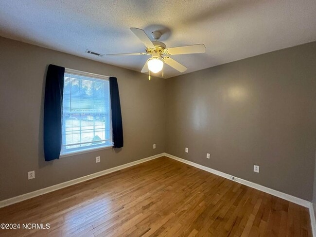Building Photo - 306 Cole Dr
