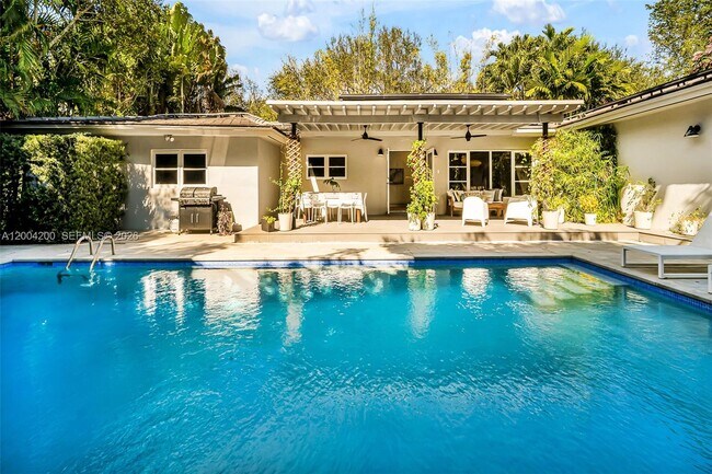 Building Photo - 1010 Placetas Ave