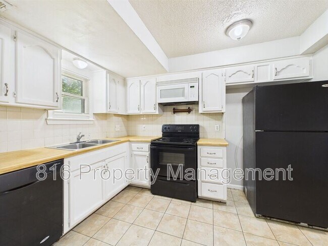 Building Photo - 1229 W Hayward Ave