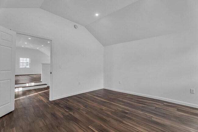 Building Photo - 297 Elm St